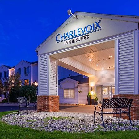 Charlevoix Inn & Suites Surestay Collection By Best Western Exterior foto