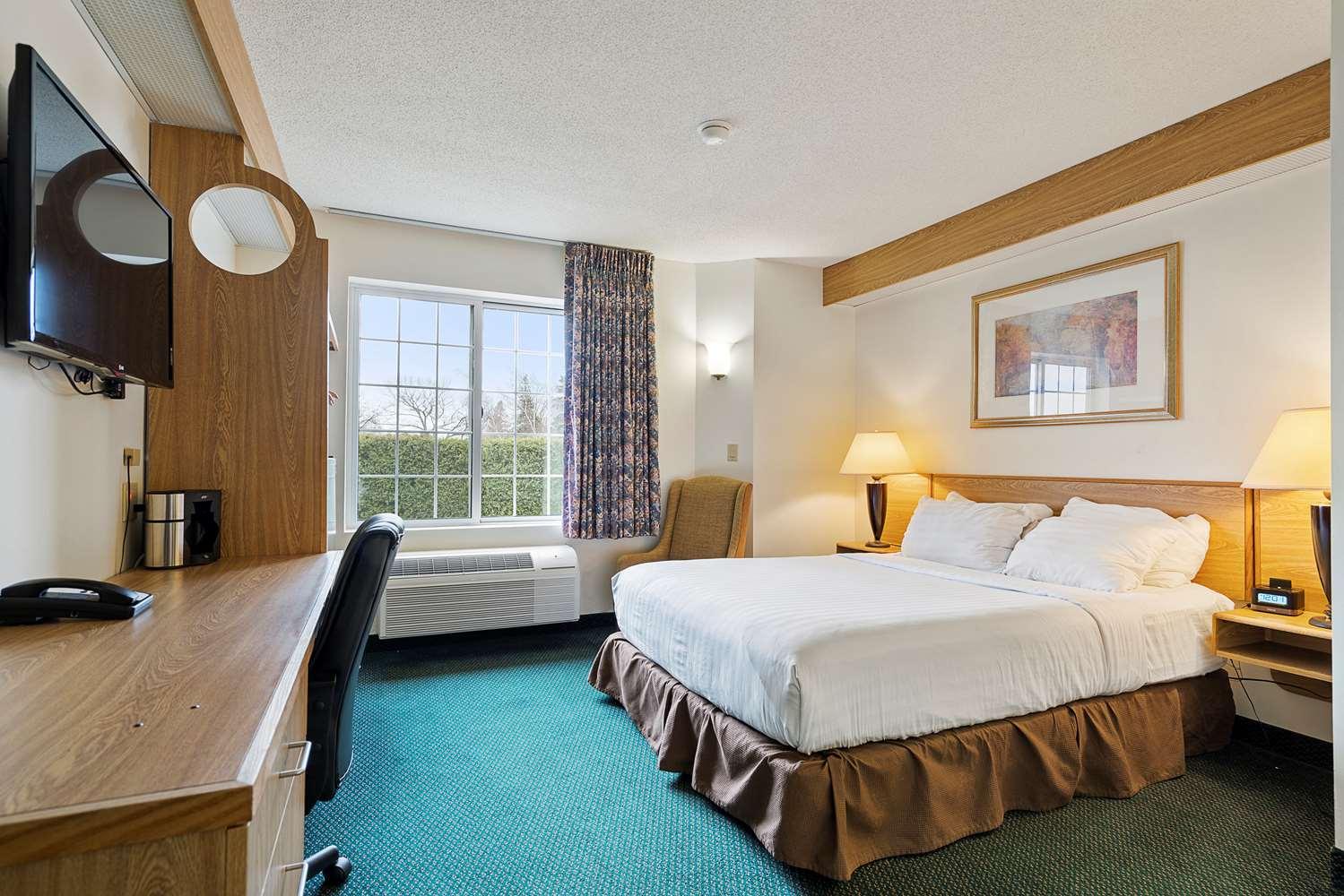 Charlevoix Inn & Suites Surestay Collection By Best Western Exterior foto