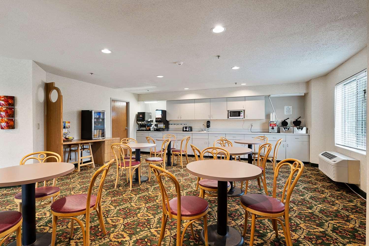Charlevoix Inn & Suites Surestay Collection By Best Western Exterior foto