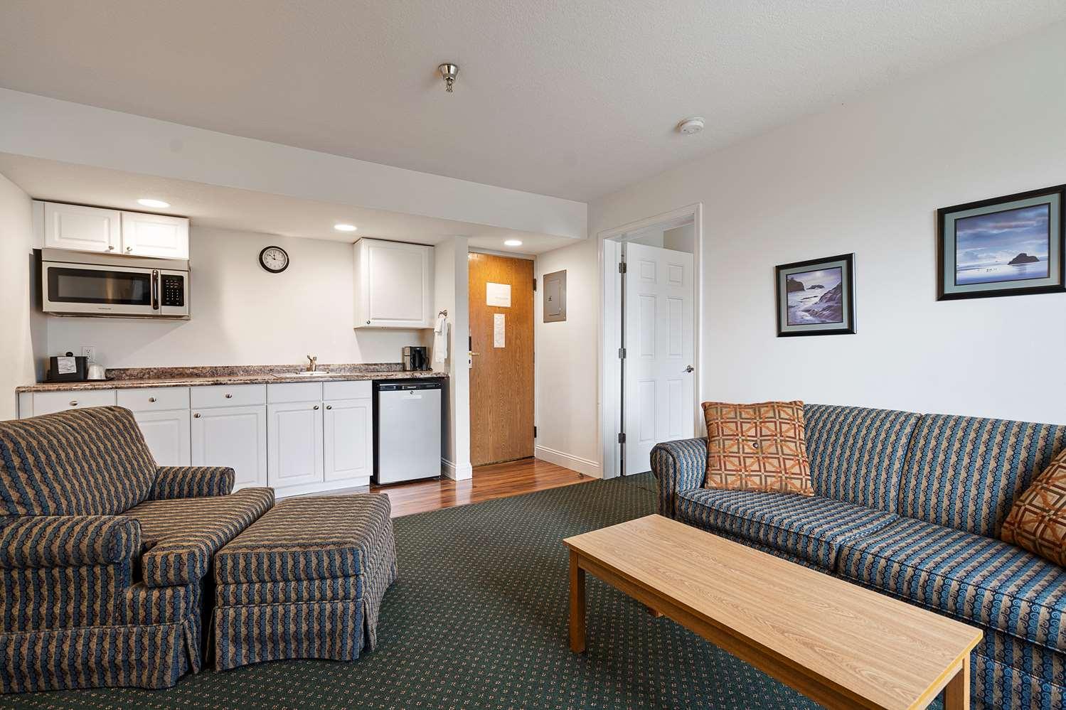 Charlevoix Inn & Suites Surestay Collection By Best Western Exterior foto